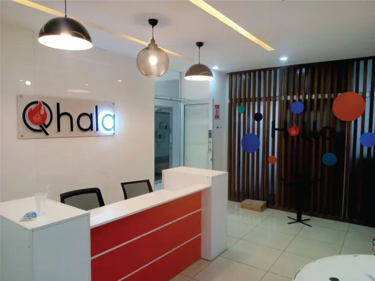Modern office reception partition installed by office partition contractors in Nairobi Kenya with branded wall, front desk and vertical divider panels.